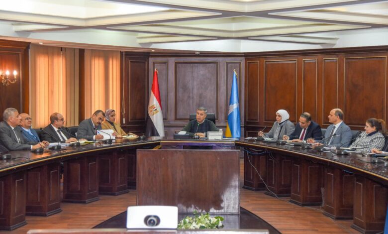 محافظ الإسكندرية يترأس اجتماعًا تنسيقيًا لوضع خطة استعدادات موسم صيف 2025