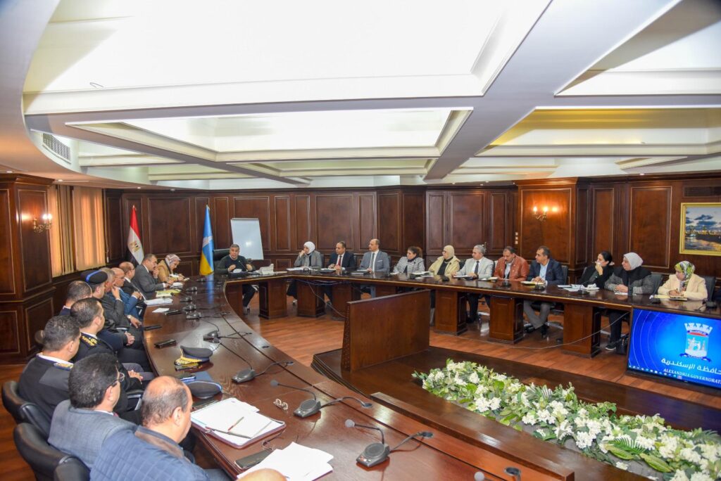محافظ الإسكندرية يترأس اجتماعًا تنسيقيًا لوضع خطة استعدادات موسم صيف 2025