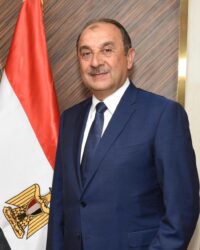 وزير قطاع الأعمال العام يتابع موقف مشروع المحطة الشمسية