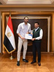 وزير الشباب والرياضة يُكرم أبطال منتخب سلاح السيف