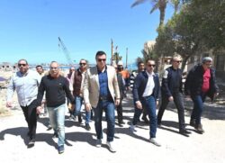 وزير الإسكان يتفقد أعمال رفع كفاءة طريق الازدواج