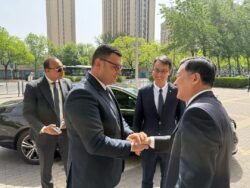 وزير الإسكان يلتقي نظيره الصيني في بكين بحث سبل التعاون المستقبلي