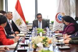 وزير الصحة يبحث وممثلي «باير» تعزيز التعاون في الصحة الإنجابية وعلاج الأورام