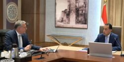 رئيس الوزراء يتابع مع وزير البترول عددًا من ملفات العمل