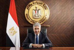 وزير السياحة والآثار يغادر اليوم إلى مدينة دبي بدولة الإمارات العربية المتحدة