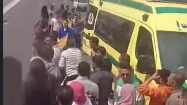 ام تلقى بطفليها من أعلى كوبرى بالإسكندرية