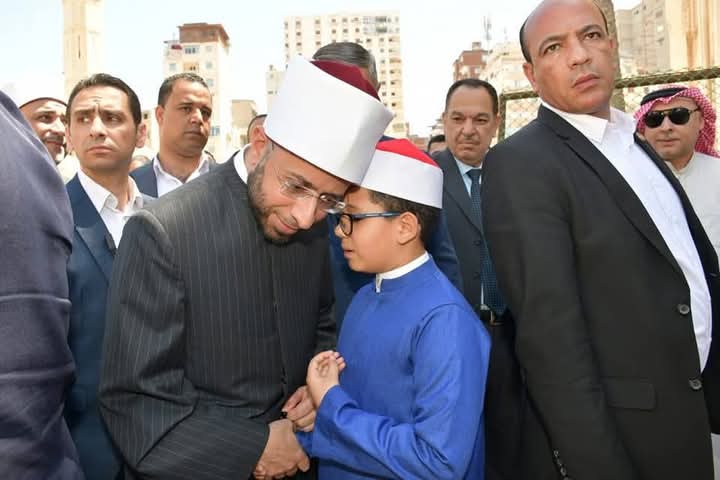 وزير الأوقاف ومحافظ الإسكندرية وسفراء الكويت إندونيسيا يشهدون صلاة الجمعة