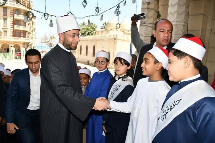 وزير الأوقاف ومحافظ الإسكندرية وسفراء الكويت إندونيسيا يشهدون صلاة الجمعة