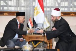وزيرُ الأوقاف يستقبل وفدًا ماليزيًّا برئاسة مفتي ولاية بيراك 