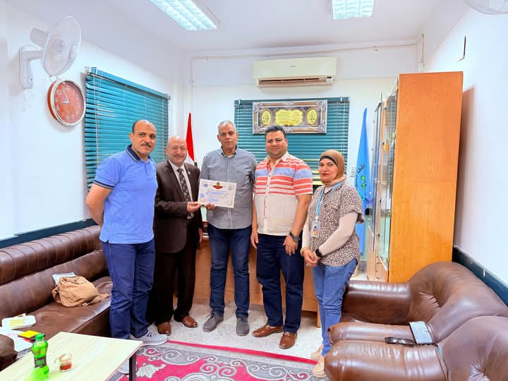 المجلس الإقليمى لحقوق الإنسان يكرم رئيس الإدارة التعليمية بمركز الفتح بمحافظة أسيوط