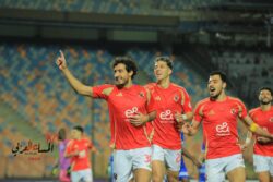 الأهلي ينهي شوط المباراة الأول بهدف صاروخي