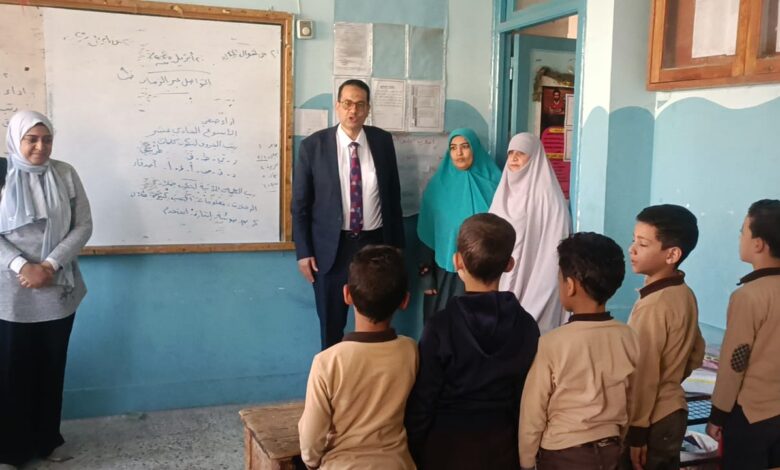 وكيل الوزارة يتابع انتظام العملية التعليمية بشرق طنطا