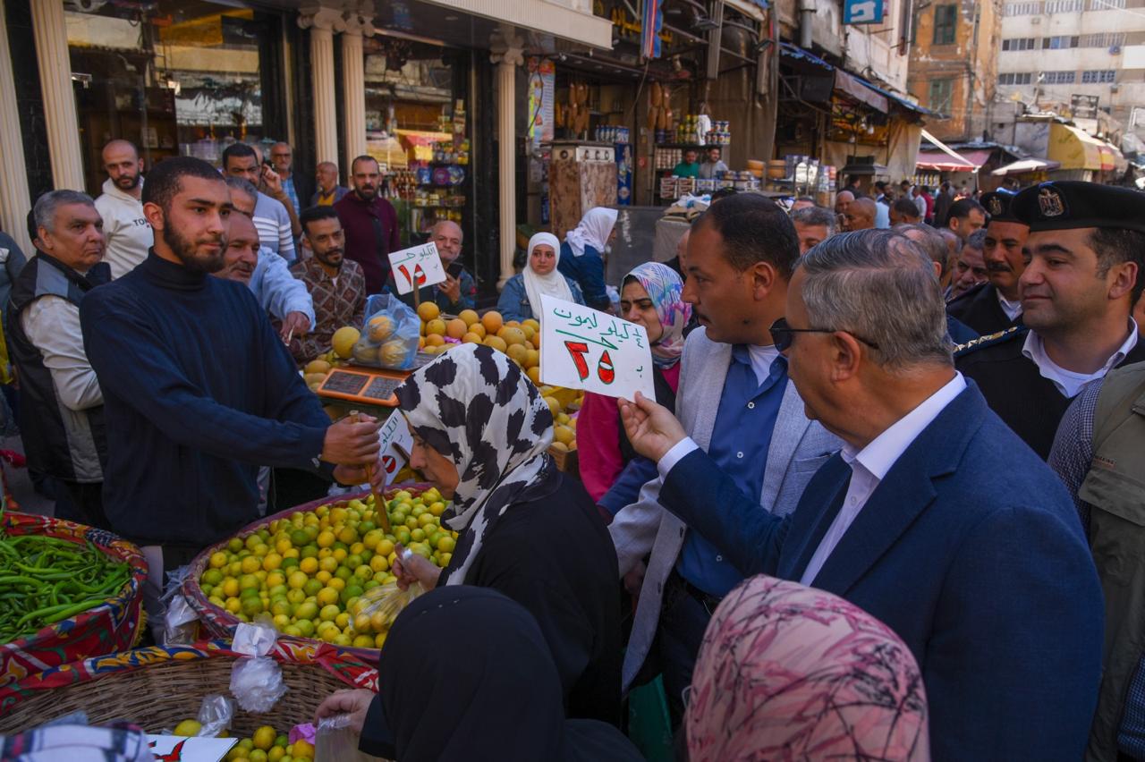 محافظ الإسكندرية تكثيف الرقابة على الأسواق وإزالة تعديات الباعة الجائلين