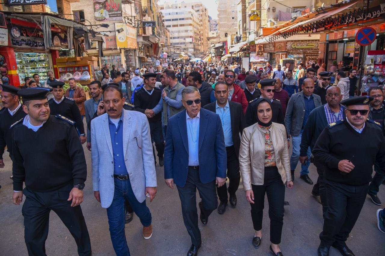 محافظ الإسكندرية تكثيف الرقابة على الأسواق وإزالة تعديات الباعة الجائلين