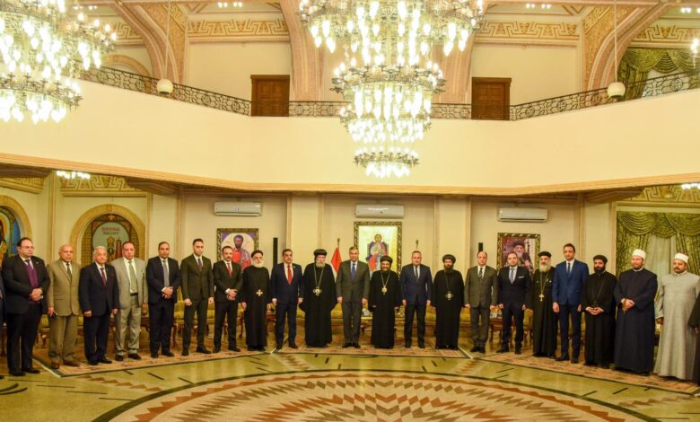 محافظ الإسكندرية يهنئ الإخوة الأقباط بعيد القيامة المجيد ببطريركية الأقباط الأرثوذكس