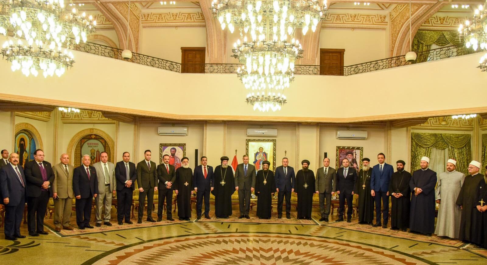 محافظ الإسكندرية يهنئ الإخوة الأقباط بعيد القيامة المجيد ببطريركية الأقباط الأرثوذكس