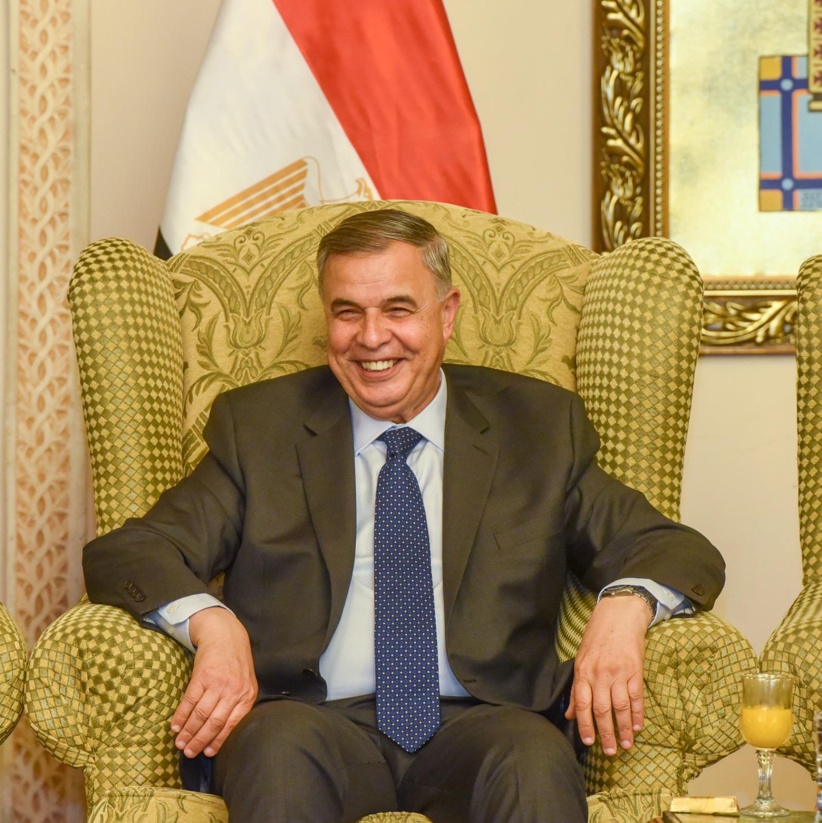 محافظ الإسكندرية يهنئ الإخوة الأقباط بعيد القيامة المجيد ببطريركية الأقباط الأرثوذكس