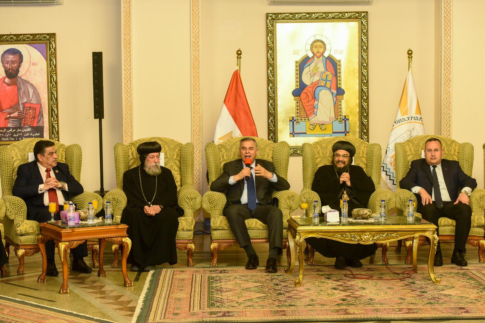محافظ الإسكندرية يهنئ الإخوة الأقباط بعيد القيامة المجيد ببطريركية الأقباط الأرثوذكس