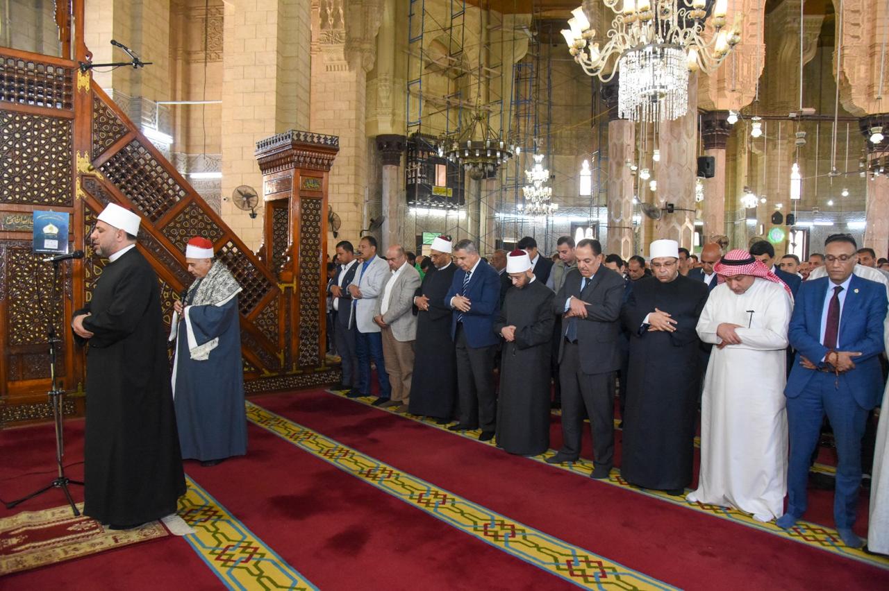 وزير الأوقاف ومحافظ الإسكندرية ييتفقدون تطوير ساحة مسجد أبي العباس المرسي
