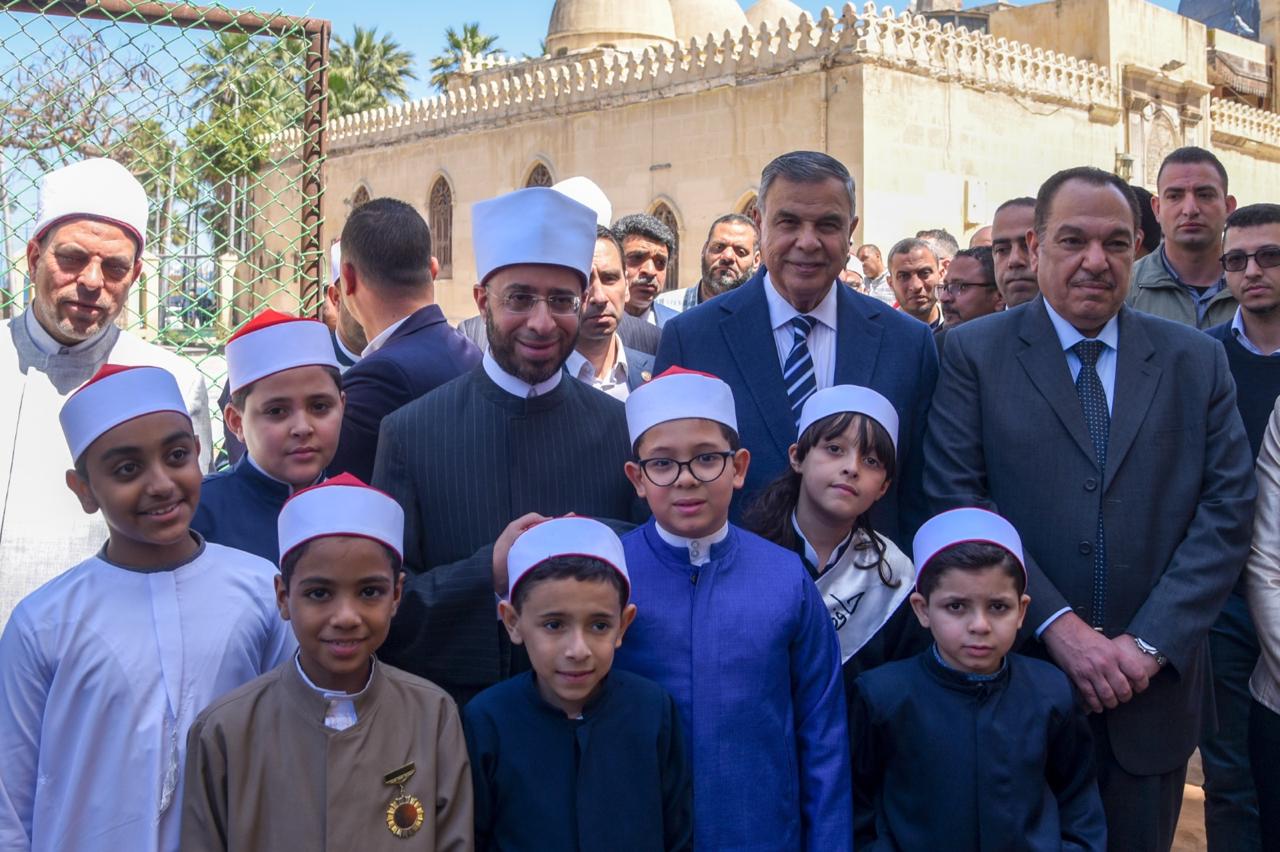وزير الأوقاف ومحافظ الإسكندرية ييتفقدون تطوير ساحة مسجد أبي العباس المرسي
