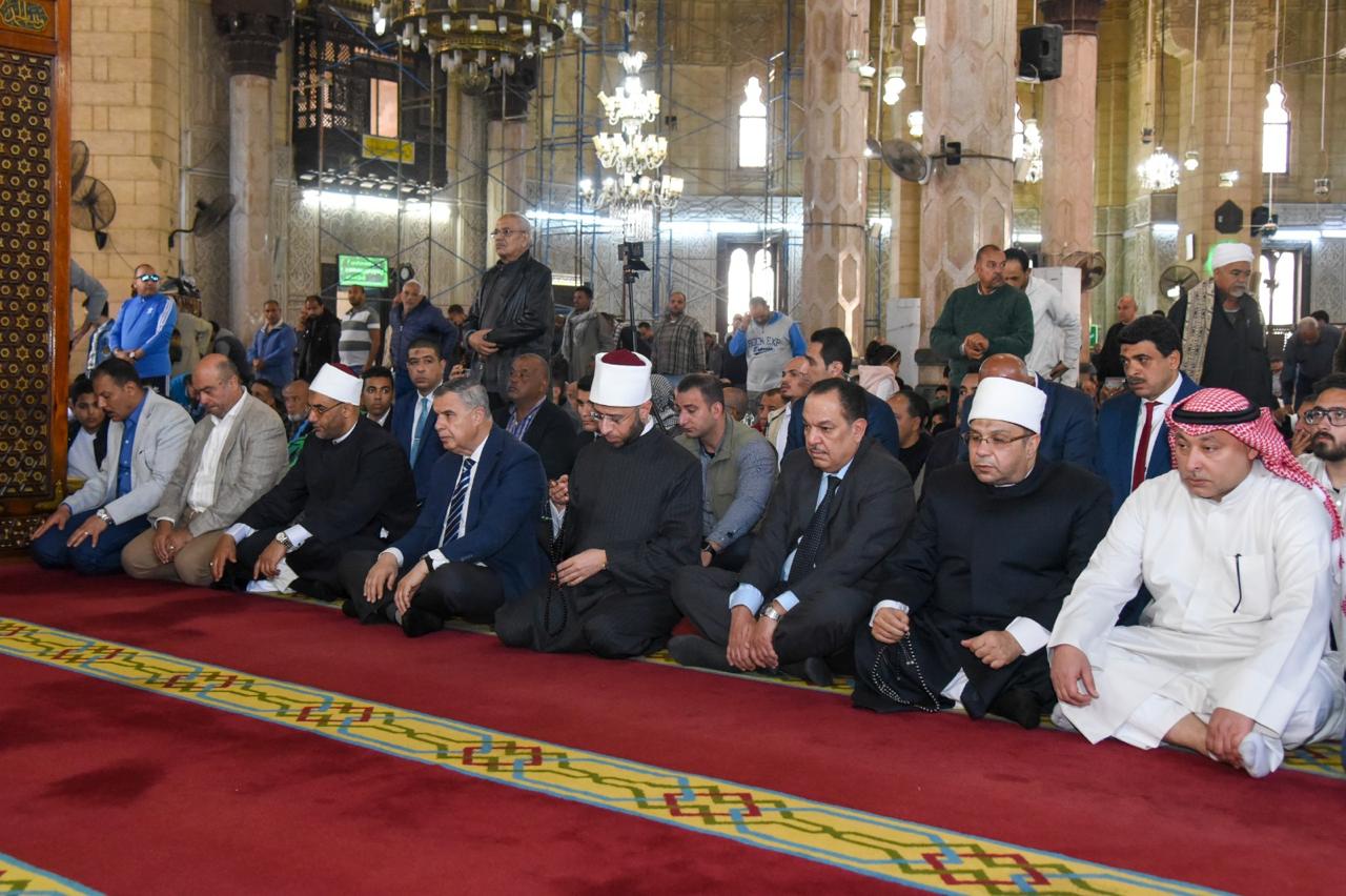 وزير الأوقاف ومحافظ الإسكندرية ييتفقدون تطوير ساحة مسجد أبي العباس المرسي
