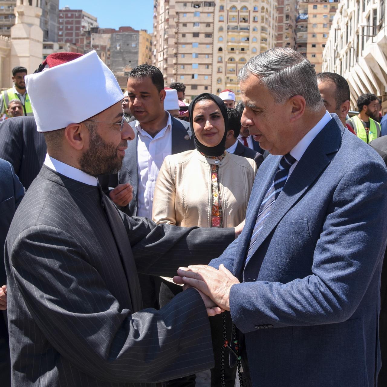 وزير الأوقاف ومحافظ الإسكندرية ييتفقدون تطوير ساحة مسجد أبي العباس المرسي