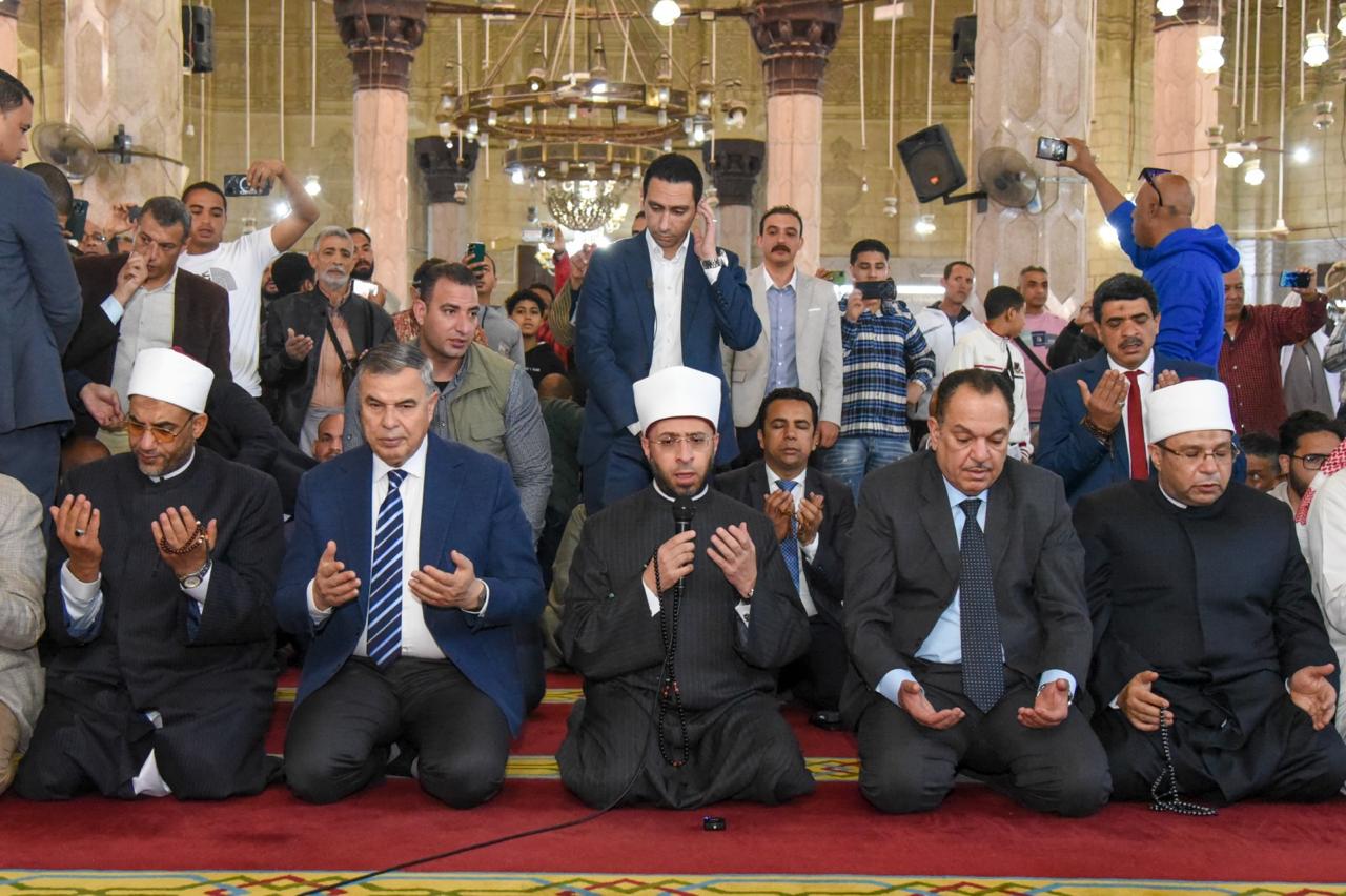 وزير الأوقاف ومحافظ الإسكندرية ييتفقدون تطوير ساحة مسجد أبي العباس المرسي