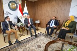 وزير البترول والثروة المعدنية يعقد اجتماعًا مع شركة شارد كابيتال