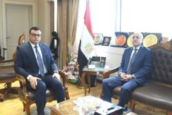 وزير الإسكان يستقبل محافظ الأقصر لمتابعة مشروعات مبادرة حياة كريمة