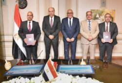 رئيس الهيئة العربية للتصنيع ووزير الطيران يشهدان توقيع بروتوكول تعاون مشترك
