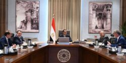 رئيس الوزراء يستعرض خطة توفير المنتجات البترولية لتشغيل محطات الكهرباء
