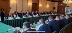 وزير الاستثمار ووزير الصناعة والتجارة الروسي يترأسان اجتماعات الدورة 15