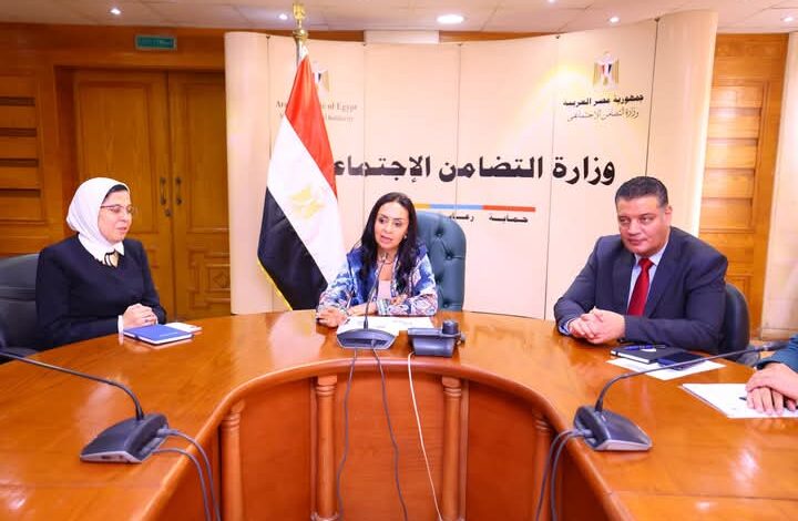 وزيرة التضامن الاجتماعي تلتقي أعضاء البعثة الإشرافية لحج الجمعيات الأهلية بالوزارة