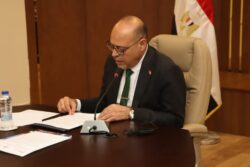 العمل يعلن عن تطورات بشأن العامل الذي تعرض لتعنيف من صاحب عمل سعودي