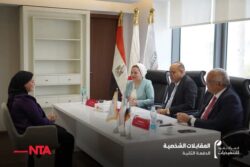 وزير العمل يشارك في المقابلات الشخصية لبرنامج "المرأة تقود للتنفيذيات"