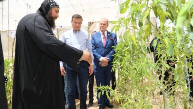 وزير الزراعة يتفقد المزارع والمشروعات الإنتاجية بدير مارمينا بالإسكندرية