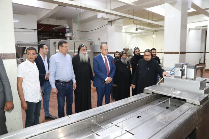  وزير الزراعة يتفقد المزارع والمشروعات الإنتاجية بدير مارمينا بالإسكندرية