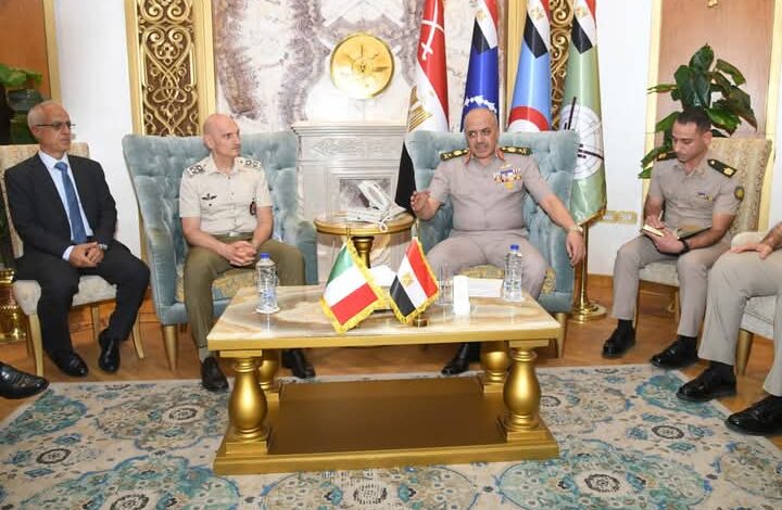 الفريق أحمد خليفة رئيس الأركان يلتقي رئيس هيئة الأركان المشتركة الإيطالية 