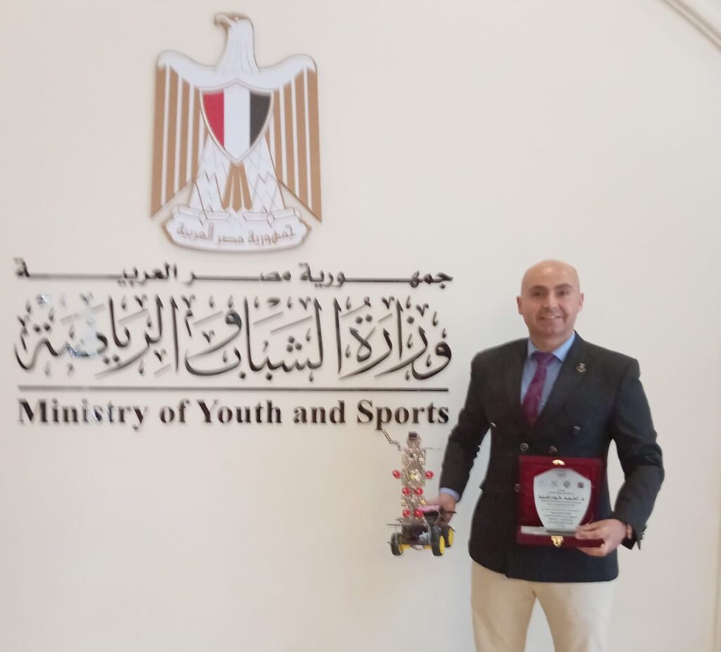 د. أحمد خورشيد يطلق أول روبوت ذكاء إصطناعي مساعد للمحاضرين
