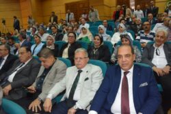 محافظ الغربية يشهد مناقشة دكتوراه مدير عام مكتبه حول رأس المال الفكري وإدارة الأزمات بديوان عام المحافظة