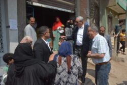 محافظ الغربية يتفقد شوارع كفر المحروق ويوقف سيارة أجرة بنفسه لحماية حقوق المواطنين