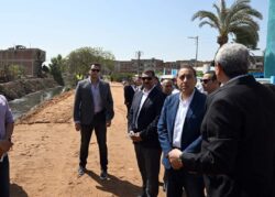 رئيس الوزراء يتفقد مُستشفى محلة مرحوم التخصصي ومشروع تغطية المصرف المواجه لها بالغربية 