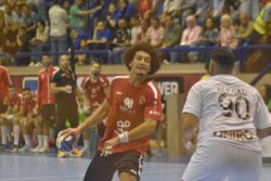 المارد الأحمر يفوز على الملكي ويبلغ نهائي السوبر الإفريقي لكرة اليد