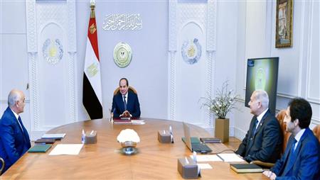 الرئيس السيسى يصدّق على إطلاق مبادرة "مصر معاكم" للأبناء القصر للشهداء