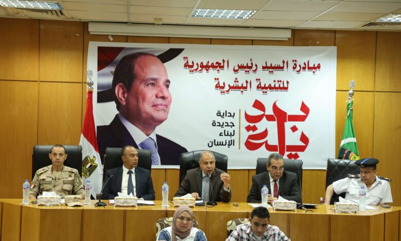 محافظ المنيا يوجه بتكثيف الجهود لتحسين شبكة الطرق ورفع كفاءة الشوارع الرئيسية والفرعية