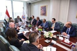 وزير الصحة يعقد إجتماعًا لمتابعة الموقف التنفيذي لمكينة منظومة التأمين الصحي