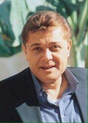 محمود عبد العزيز.. من الورديان إلى المجد