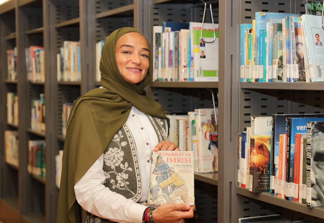العدَّاءة ومتسلقة الجبال منال رستم تحاضر في مكتبة الإسكندرية