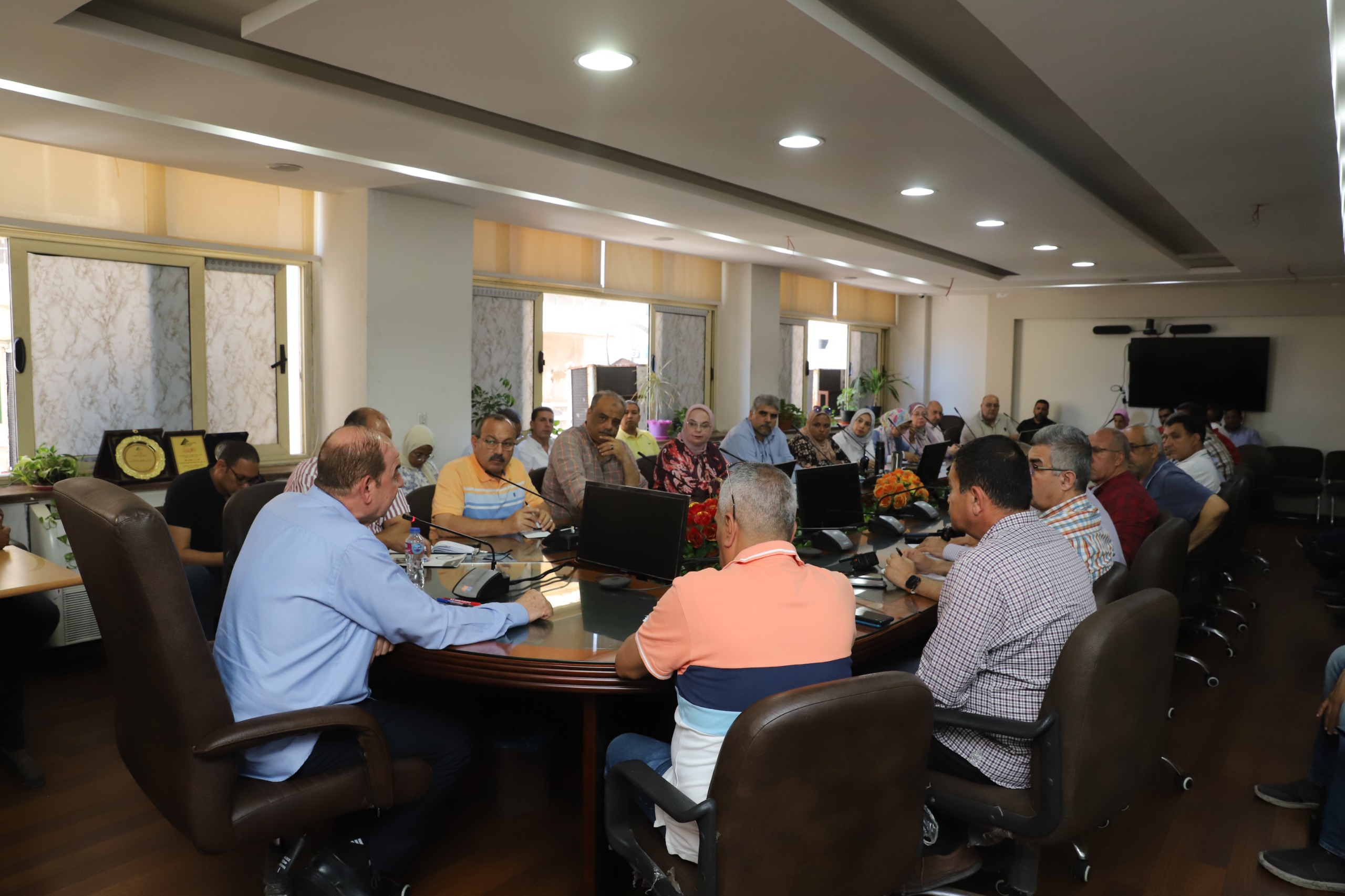 رئيس الصرف الصحي بالإسكندرية يعقد اجتماعًا تنسيقيًا استعدادًا لموسم الصيف