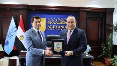 رئيس جامعة الاسكندرية يستقبل وزير الشباب والرياضة بمقر الجامعة